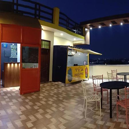 Hashtag Traveler'S Hostel Lucknow Ngoại thất bức ảnh
