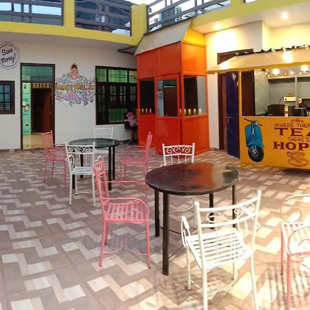 Hashtag Traveler'S Hostel Lucknow Ngoại thất bức ảnh