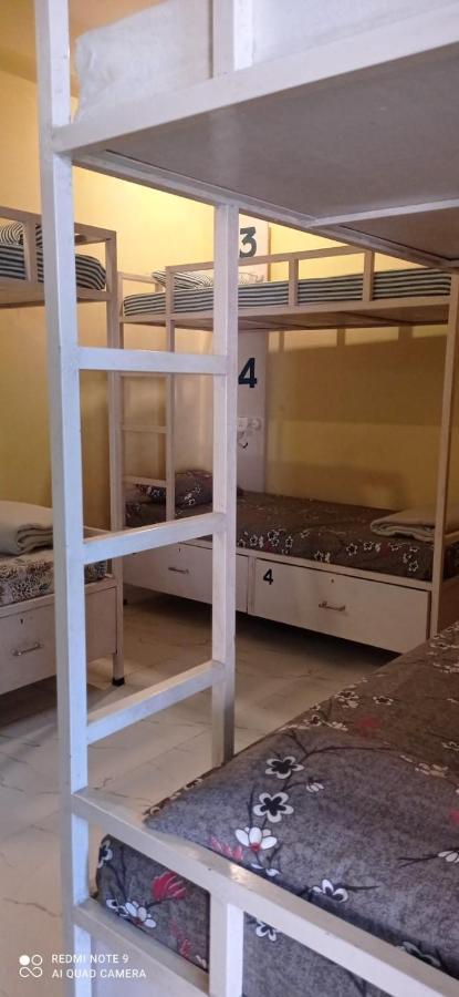 Hashtag Traveler'S Hostel Lucknow Ngoại thất bức ảnh