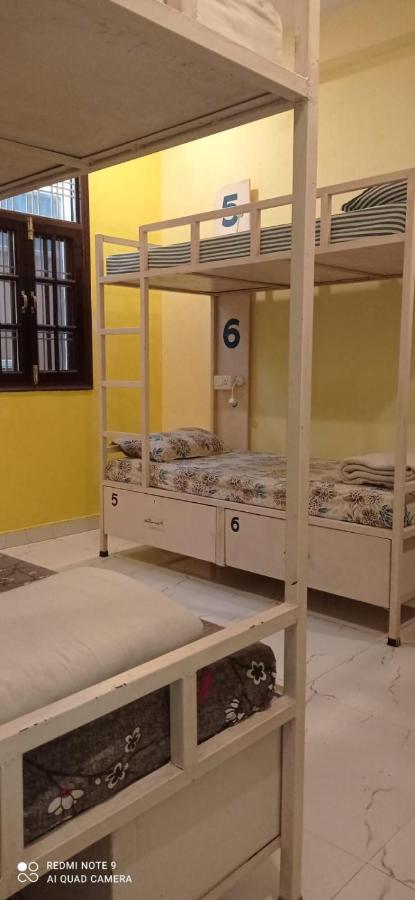 Hashtag Traveler'S Hostel Lucknow Ngoại thất bức ảnh