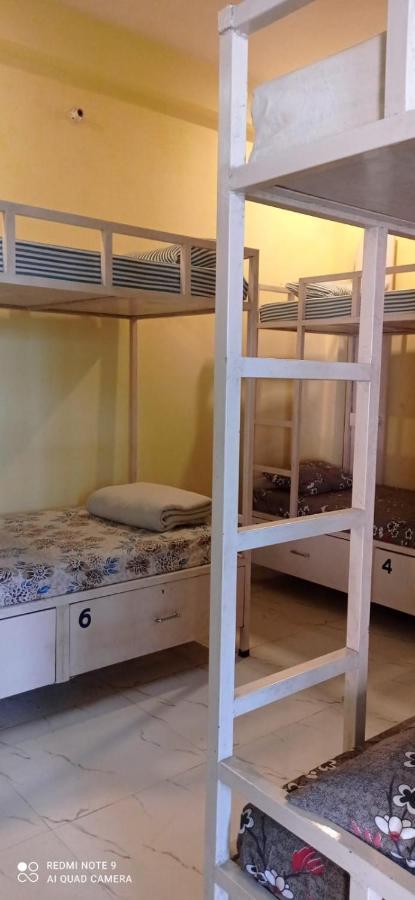 Hashtag Traveler'S Hostel Lucknow Ngoại thất bức ảnh