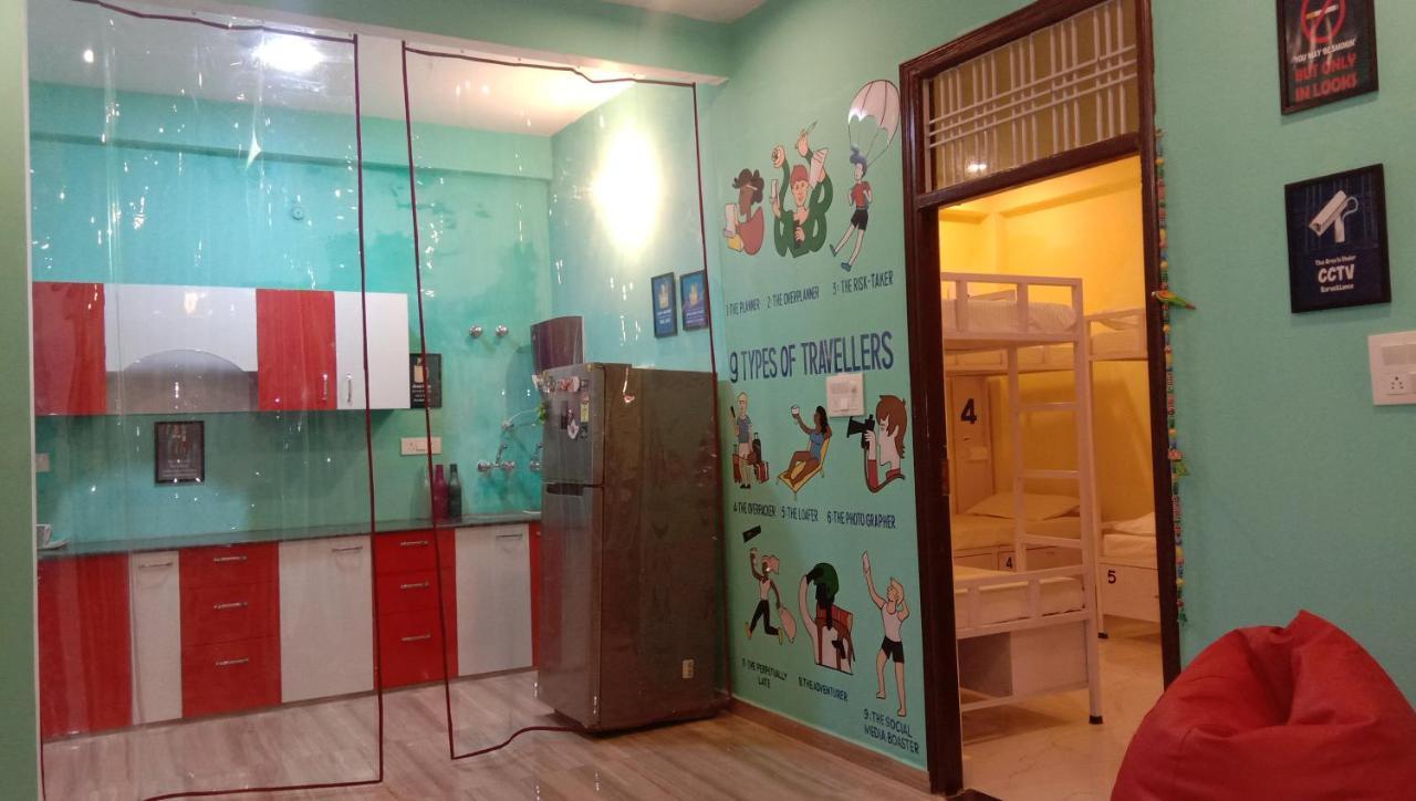 Hashtag Traveler'S Hostel Lucknow Ngoại thất bức ảnh