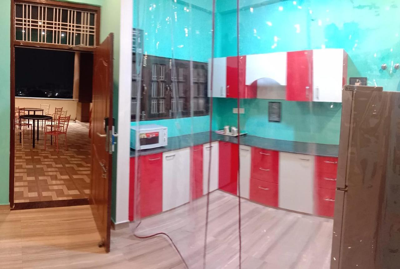 Hashtag Traveler'S Hostel Lucknow Ngoại thất bức ảnh