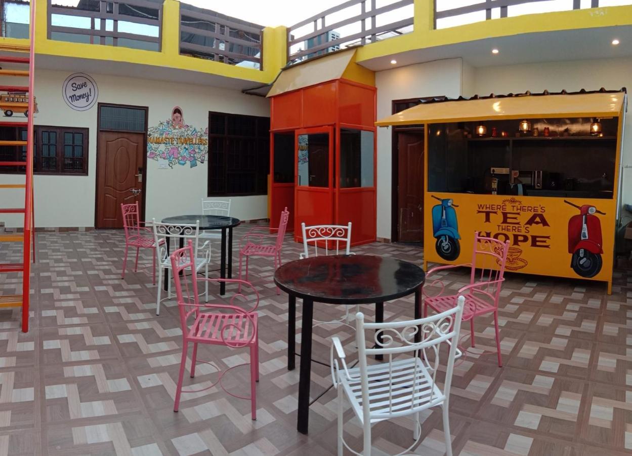 Hashtag Traveler'S Hostel Lucknow Ngoại thất bức ảnh