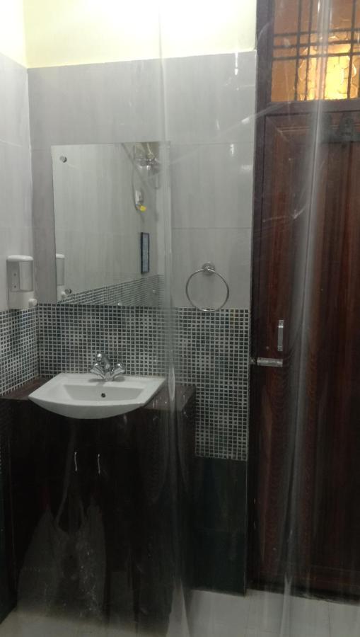Hashtag Traveler'S Hostel Lucknow Ngoại thất bức ảnh