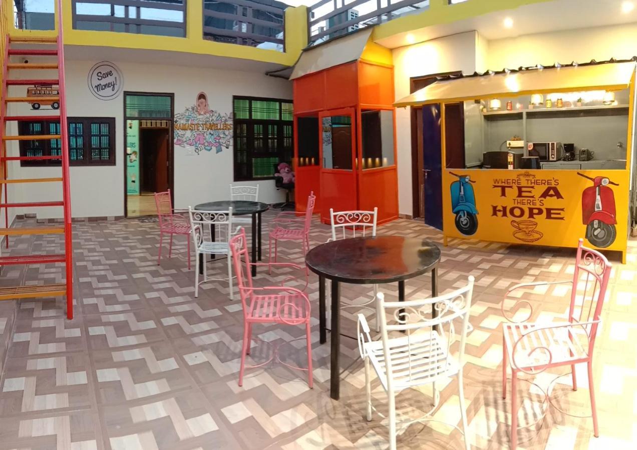Hashtag Traveler'S Hostel Lucknow Ngoại thất bức ảnh