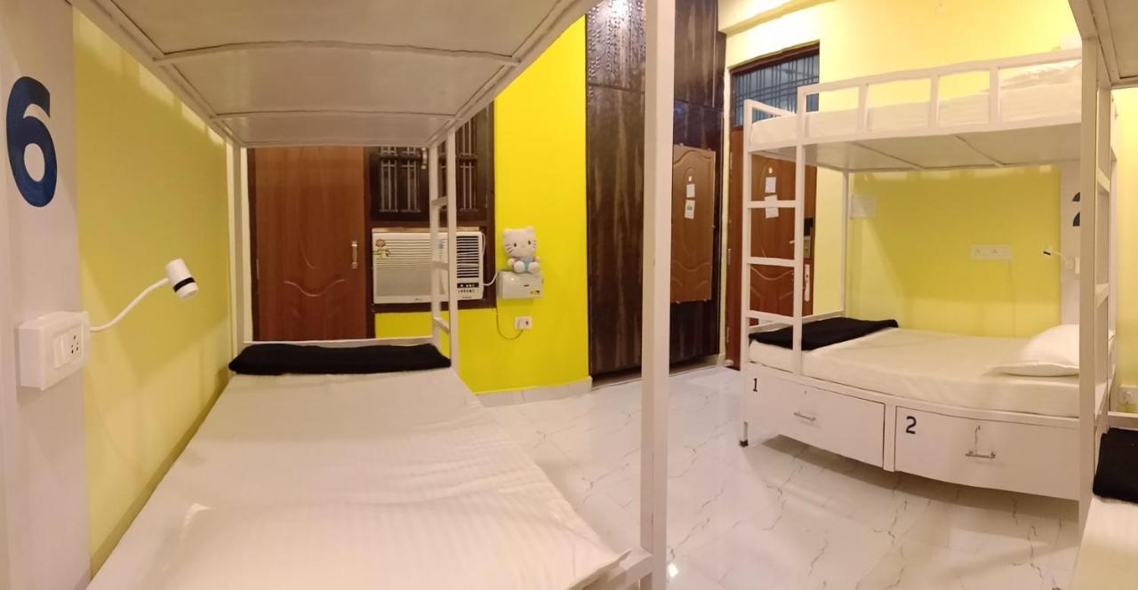 Hashtag Traveler'S Hostel Lucknow Ngoại thất bức ảnh