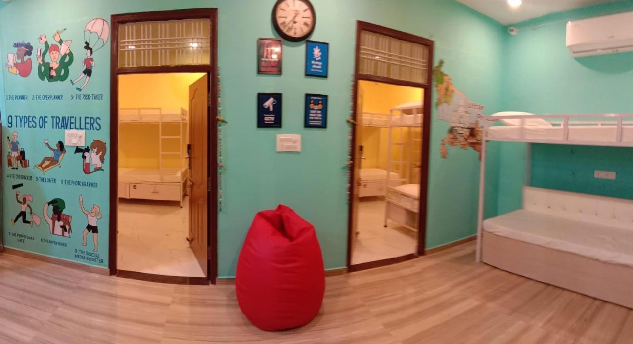 Hashtag Traveler'S Hostel Lucknow Ngoại thất bức ảnh