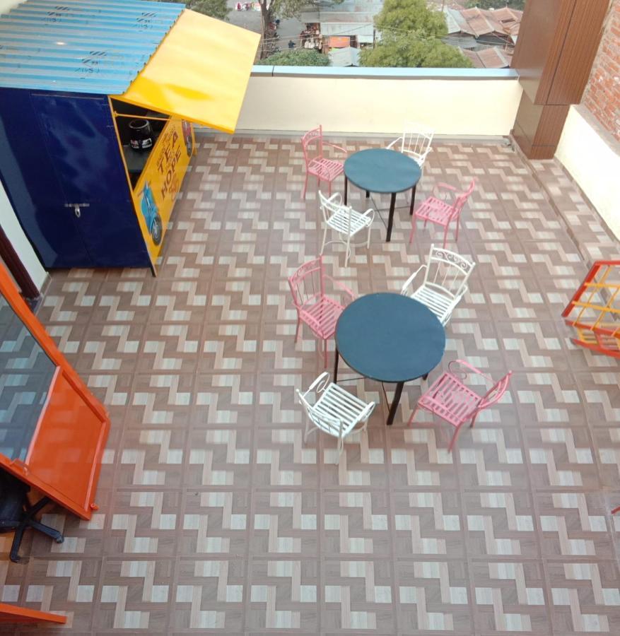 Hashtag Traveler'S Hostel Lucknow Ngoại thất bức ảnh